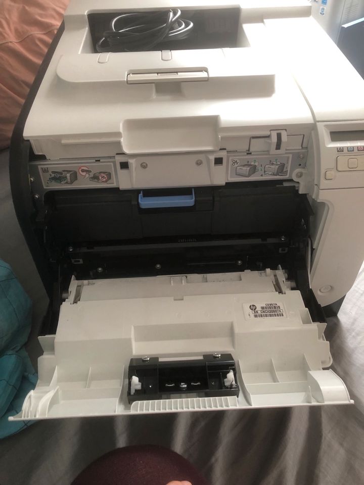 HP LaserJet 400 color M451dn -Sehr guter Zustand Farblaserdrucker in München