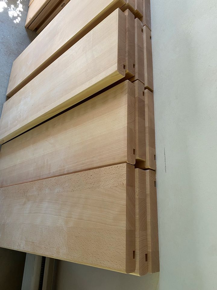 Treppenstufen mit Stellstufen Buche Holztreppe neuwertig in Henschtal