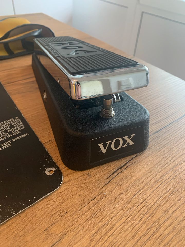 Vox V847 Made in USA Red Fasel Wah Wah in Ratingen