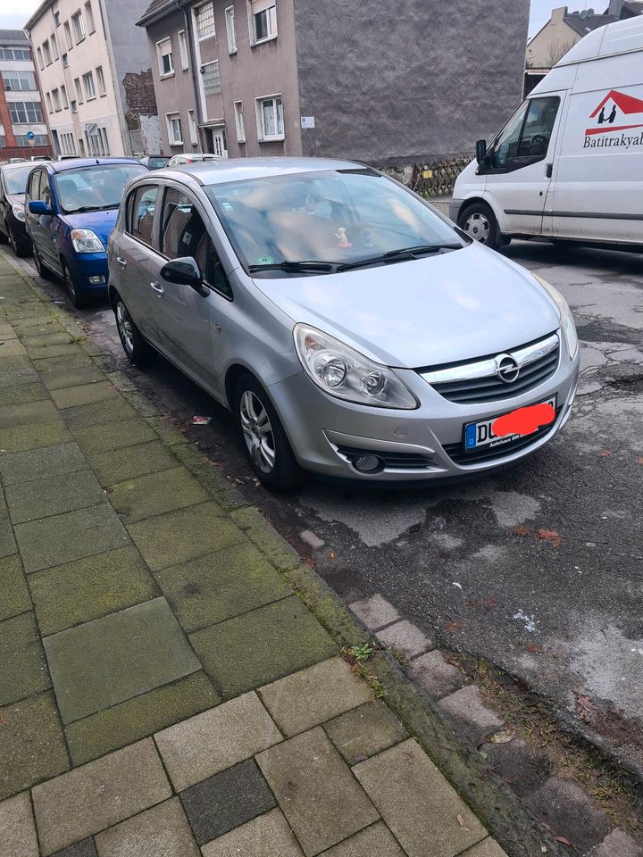 Opel Corsa mit tüv 02/26 in Duisburg