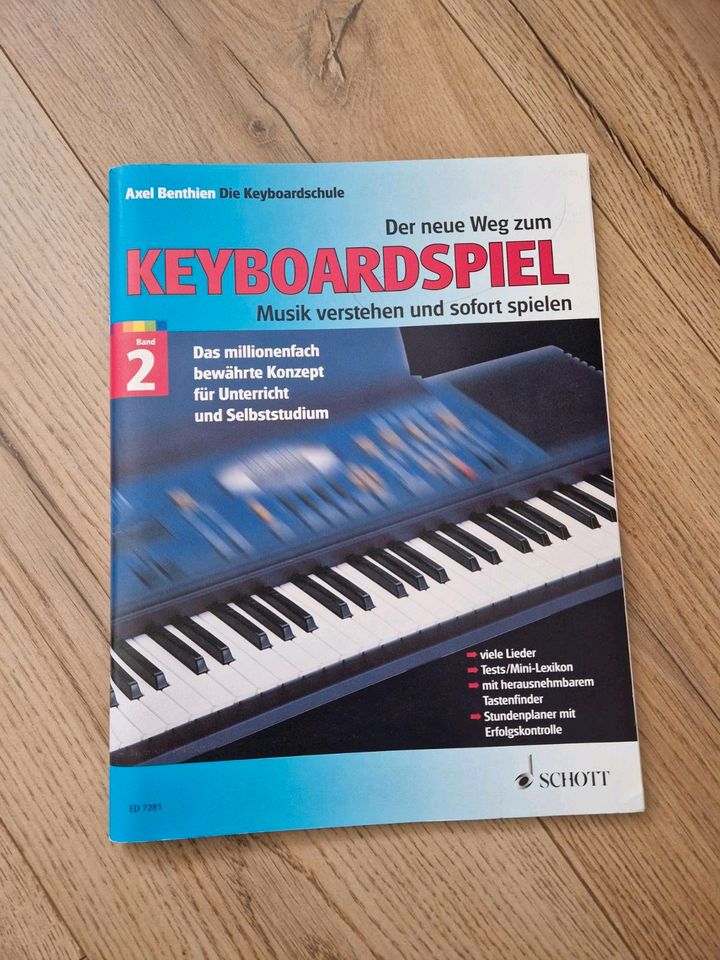 Keyboard von Casio incl.Bücher und Keyboardständer in Wentorf