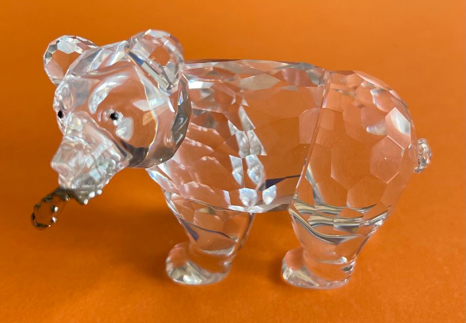 SWAROVSKI Junger Grizzly in Stolpe