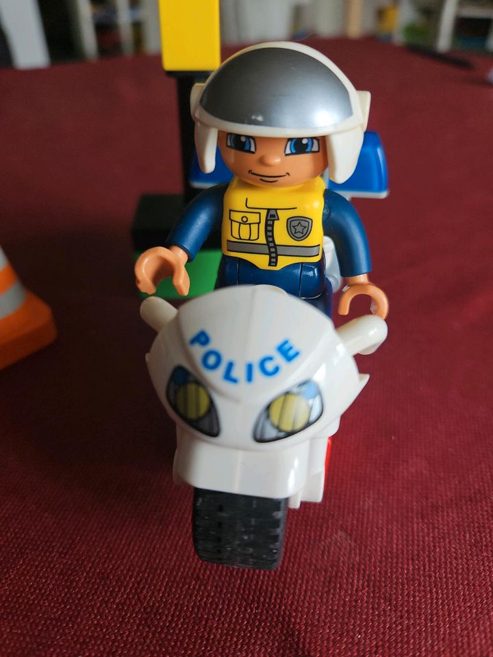 Lego Duplo 5679 Polizei Motorrad in Dresden