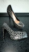 High Heels Pumps Leo Glitzer Gr. 40 schwarz/grau NEU Nr. 2 Hessen - Allendorf Vorschau