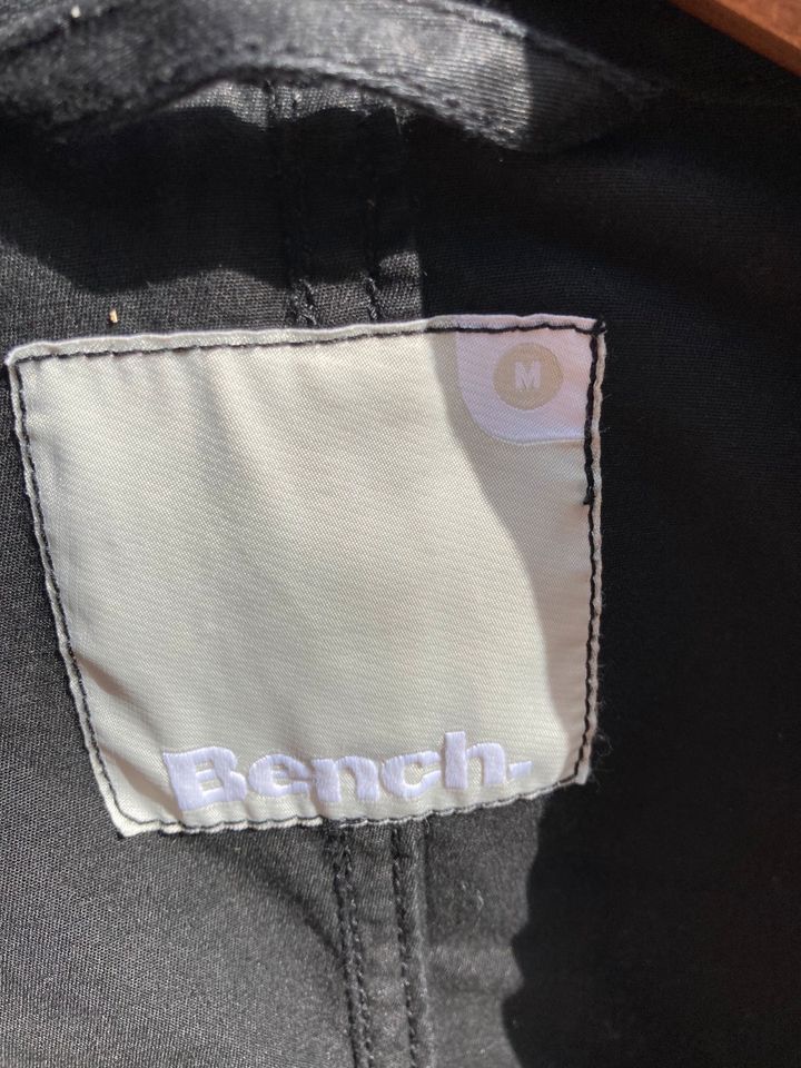 Bench Jacke M schwarz langer dünner Mantel in Kiel