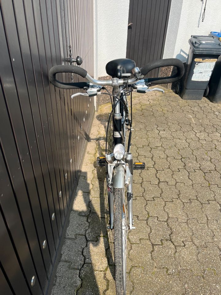 Fahrrad Cityrad Damenrad Trekkingrad Royal Ascot Green‘s 28‘ 58RH in Düsseldorf