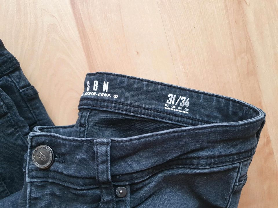 2 schwarze Jeans 31/34 FSBN Skinny  lila Punkt in Oberndorf am Lech