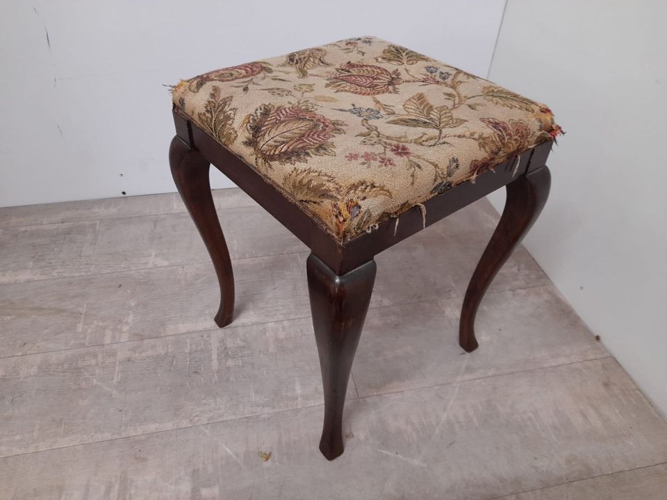 #B Hocker Holz Polsterhocker eckig Chippendale Stil Blumenmuster in Burgstädt