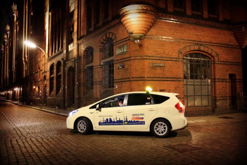 Genialer und flexibler Nebenverdienst; Minijob; Taxi fahren in Hamburg