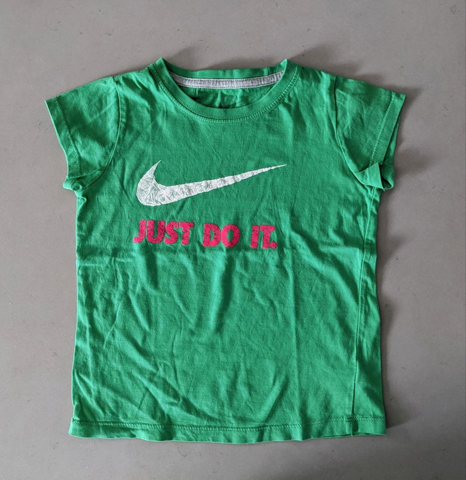 Nike Shirt Größe 110/116 in Blaustein
