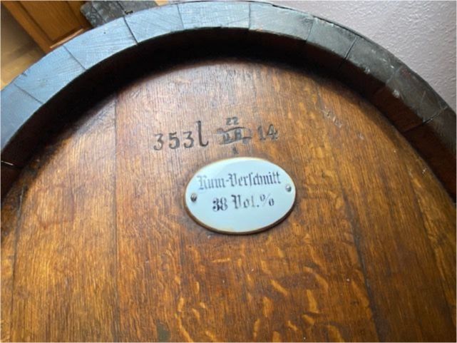 Rum Eichen Fass, 353 Liter, oval, Tisch, Kommode, Liebhaberstück in Gorleben