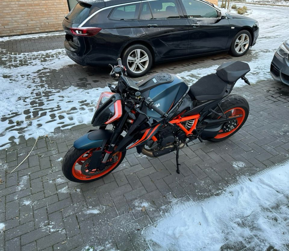 KTM 1290 Super Duke R black 2022 (Techpack) in Bremerhaven