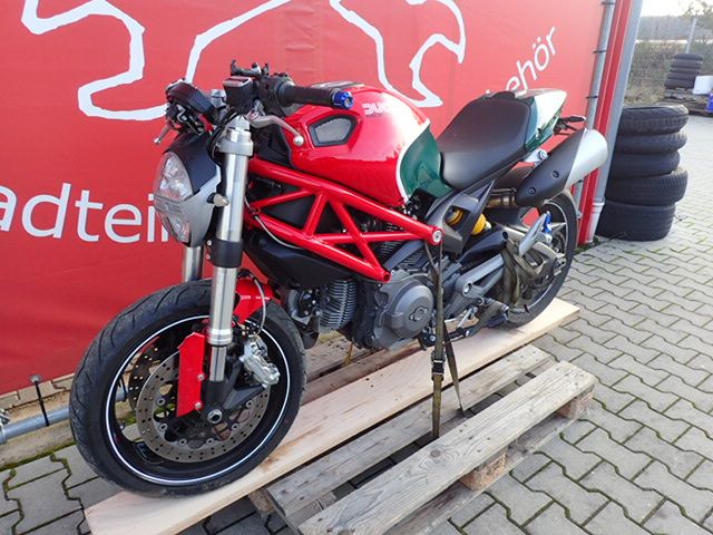 Ducati Monster 696 3 Hand Unfallschaden (Teileverkauf möglich) in Mantel