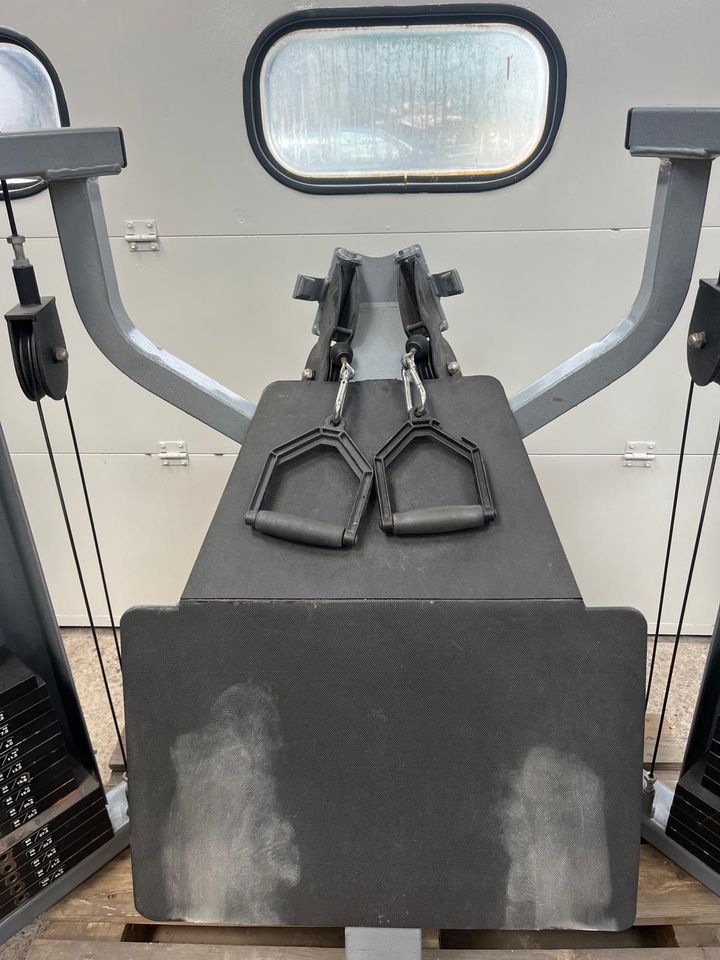 Precor Icarian Line Row Ft332 Seated Row/ 2 stack machine in Bocholt