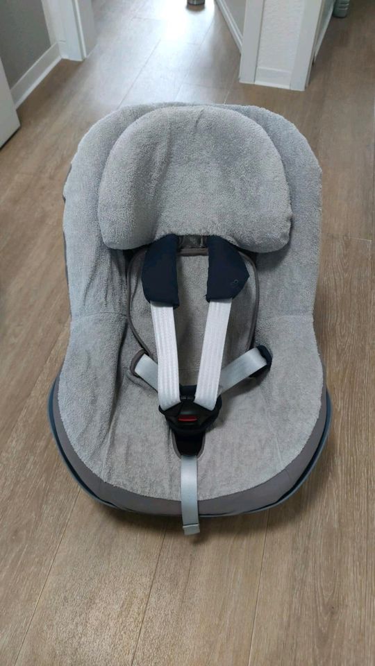 Maxi-Cosi Kindersitz 9m-4y 9-18kg 2-way-pearl + 2-way-fix ISOFIX in Fürstenwalde (Spree)