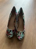 Peeptoes High Heels Gr. 39 floral Nordrhein-Westfalen - Menden Vorschau