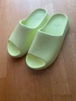 Yeezy Slides Glow Green Gr. 44.5 Köln - Braunsfeld Vorschau