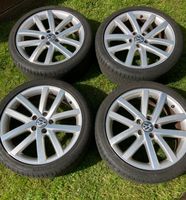 Niederquerschnitt Sommerreifen/VW Original Alufelgen/225/40R18 Nordrhein-Westfalen - Möhnesee Vorschau