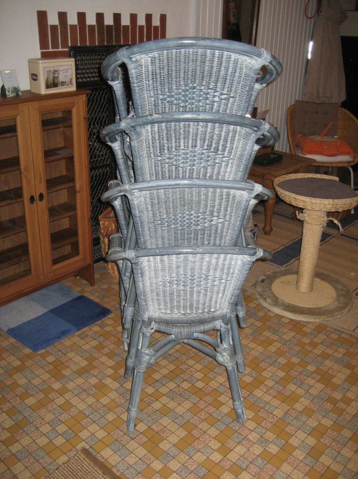 4 Rattan Sessel Stühle in blau mit neuen Sitzkissen ähnl. Ikea in Hameln