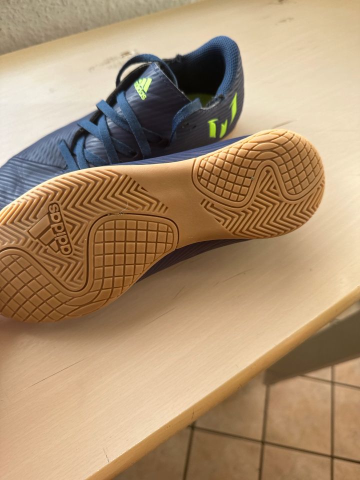 Adidas Sport Schuhen gr 35,5 und 31 gr in Essen