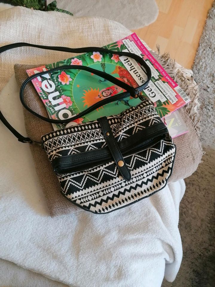 Tasche Hippie Boho Muster neu Trend schwarz weiß Umhängetasche in Germersheim