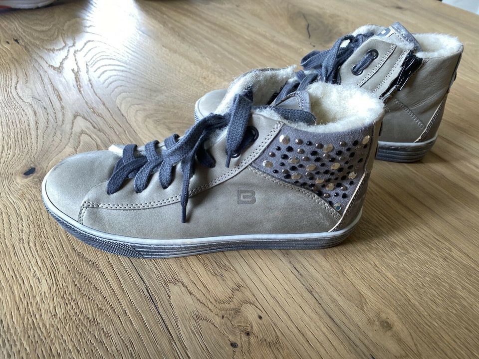 Restore Sneaker gefüttert Echtleder neu Gr. 34 in Niedererbach