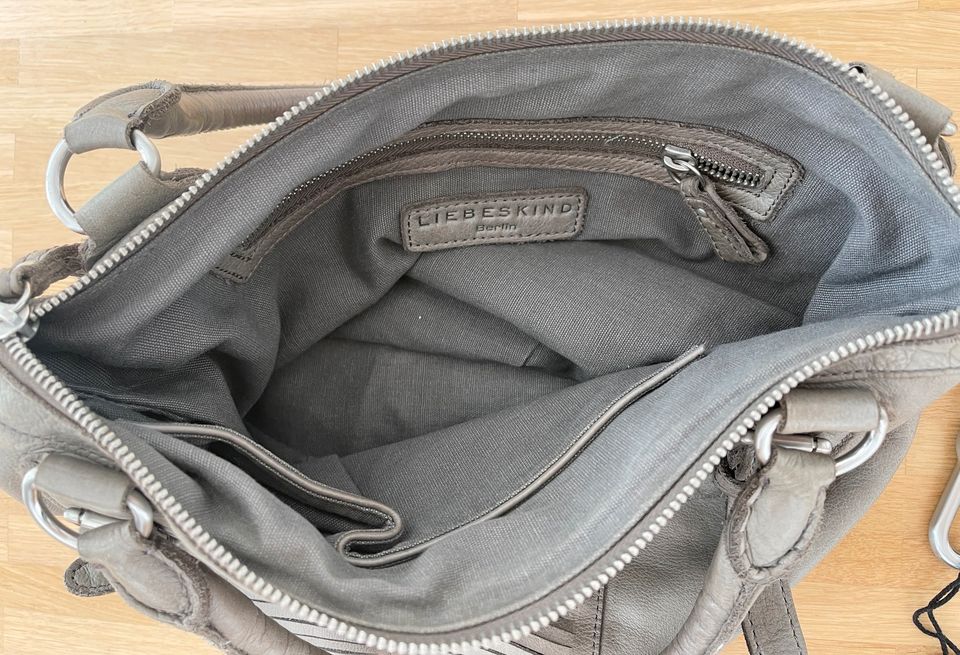 LIEBESKIND Berlin Tasche grau Leder mit Schultergurt in Hannover