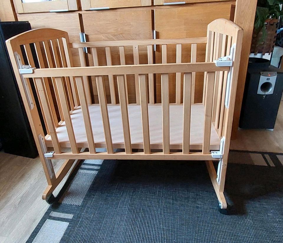 Baby Beistellbett mit Matratze in Idar-Oberstein