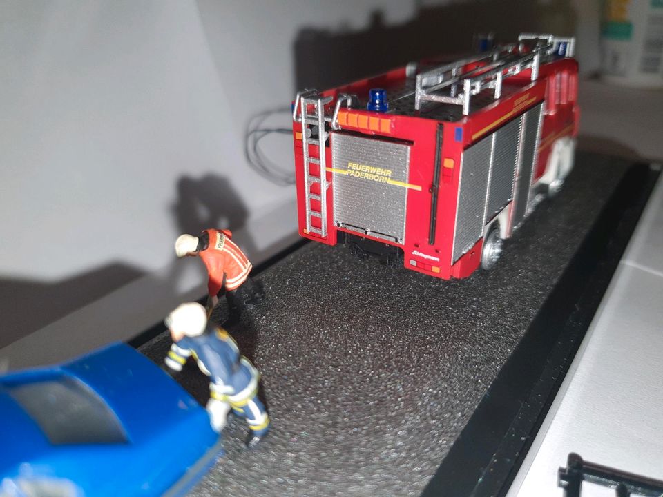 Feuerwehr Paderborn MAN H0 mit Blinklicht Blaulicht 1:87 Modell in Altenbeken