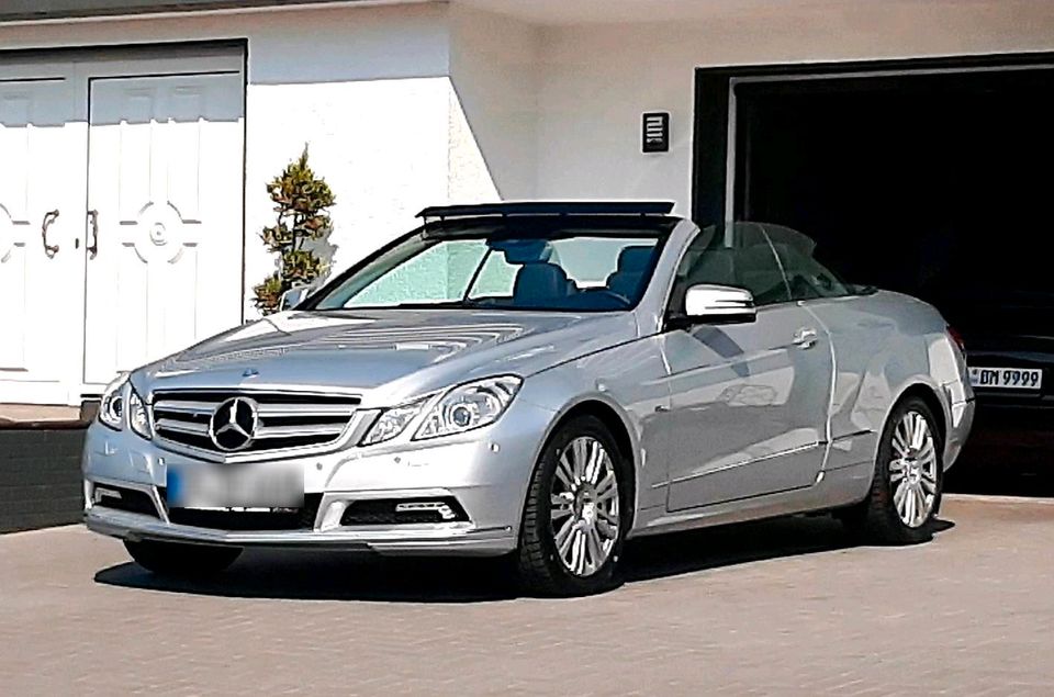 Mercedes E 200 Cabrio in Nümbrecht