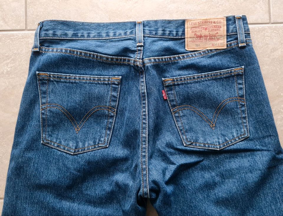 Levi's Jeans 751 W32/L30 Levi Strauss & Co 32/30 Levis blue in Berlin