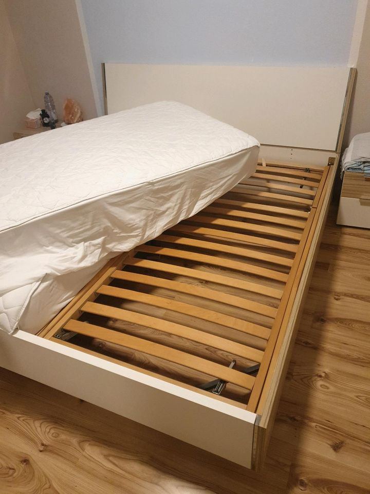 Doppelbett schlafbett Holz mit Matratze in Köln