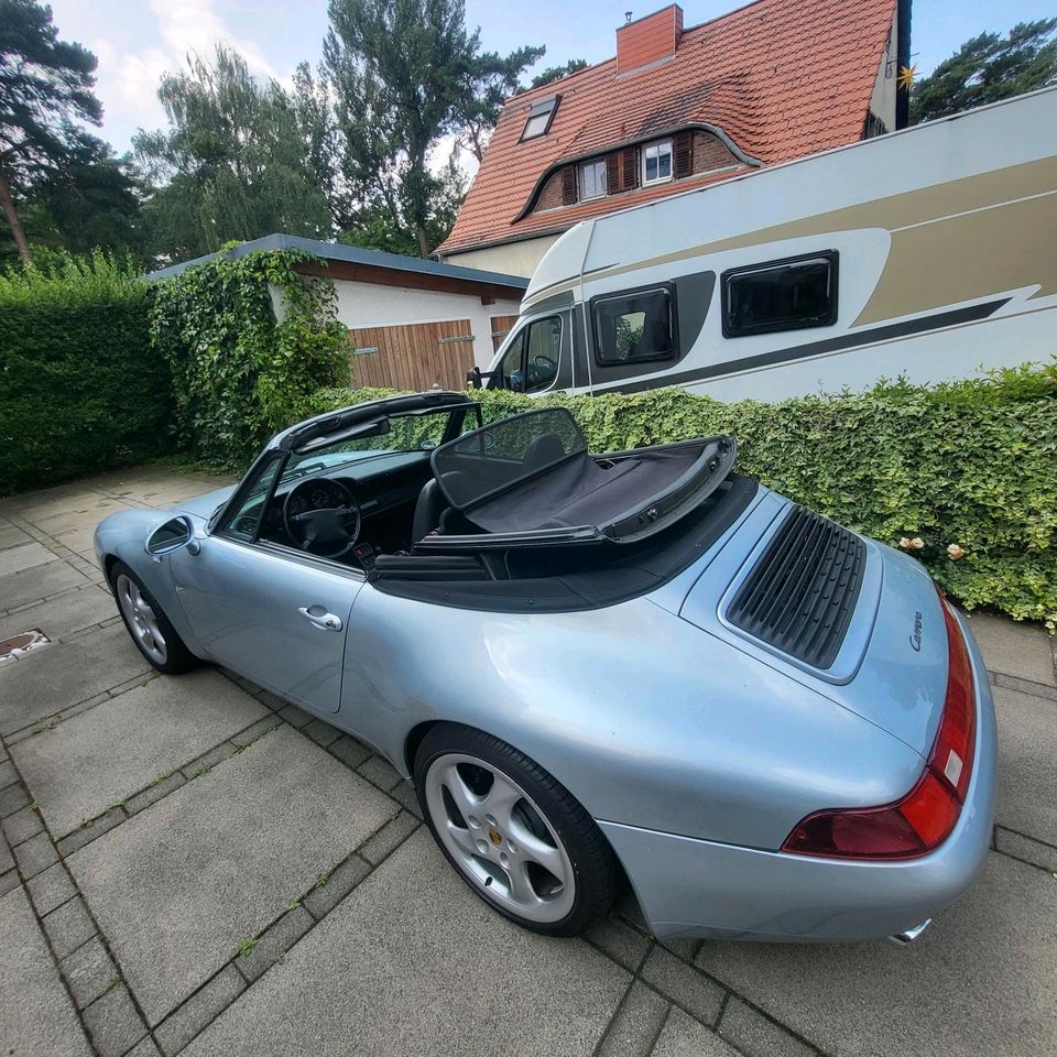 Porsche 911 Cabriolet Typ 993/Carrera 2 in silber/schwarz BJ 1994 in Kleinmachnow