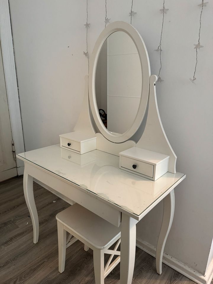 Hemnes Frisiertisch mit Spiegel - Weiß, 100x50 cm + hocker in Berlin