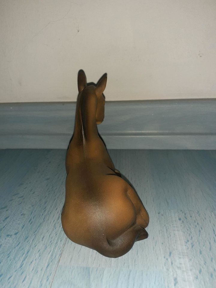 Dekofigur Keramik Pferd liegend in Berlin