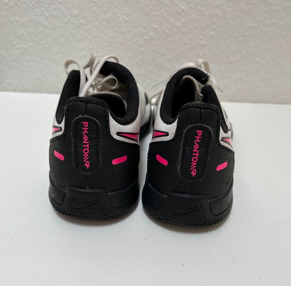 Nike Phantom in weiß/schwarz/pink, Größe 36 in Hameln