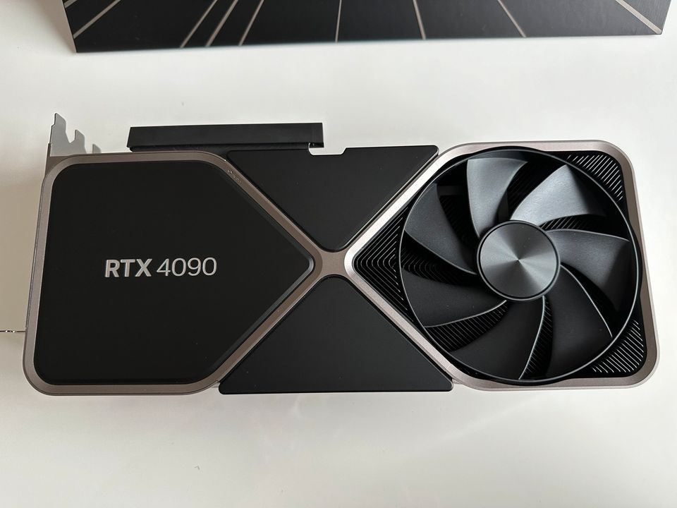 nVidia GeForce RTX 4090 - Founders Edition | Grafikkarte in Aachen