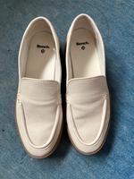 Weiße Schuhe. Entweder Versand oder Abholung in Bremen. Friedrichshain-Kreuzberg - Friedrichshain Vorschau