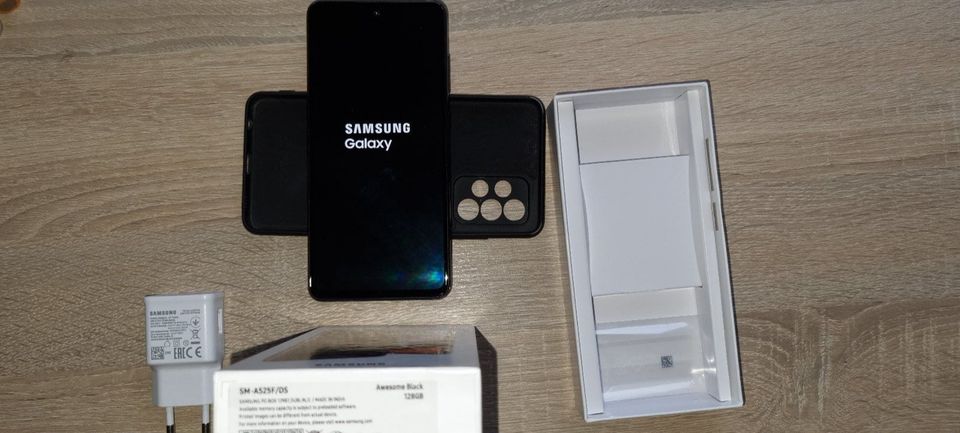 Samsung Galaxy A52 5G, 128GB, Awesome Black, guter Zustand, OVP in Detmold
