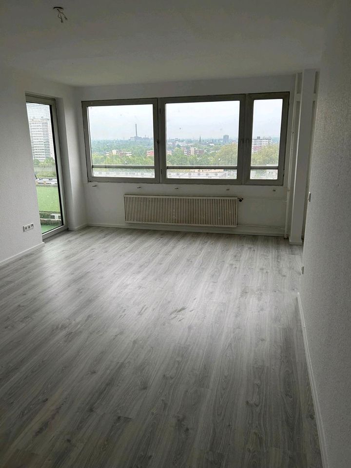 2 Zimmer, nach Reparatur, neue Tapete, neuer Laminatboden, neue F in Duisburg