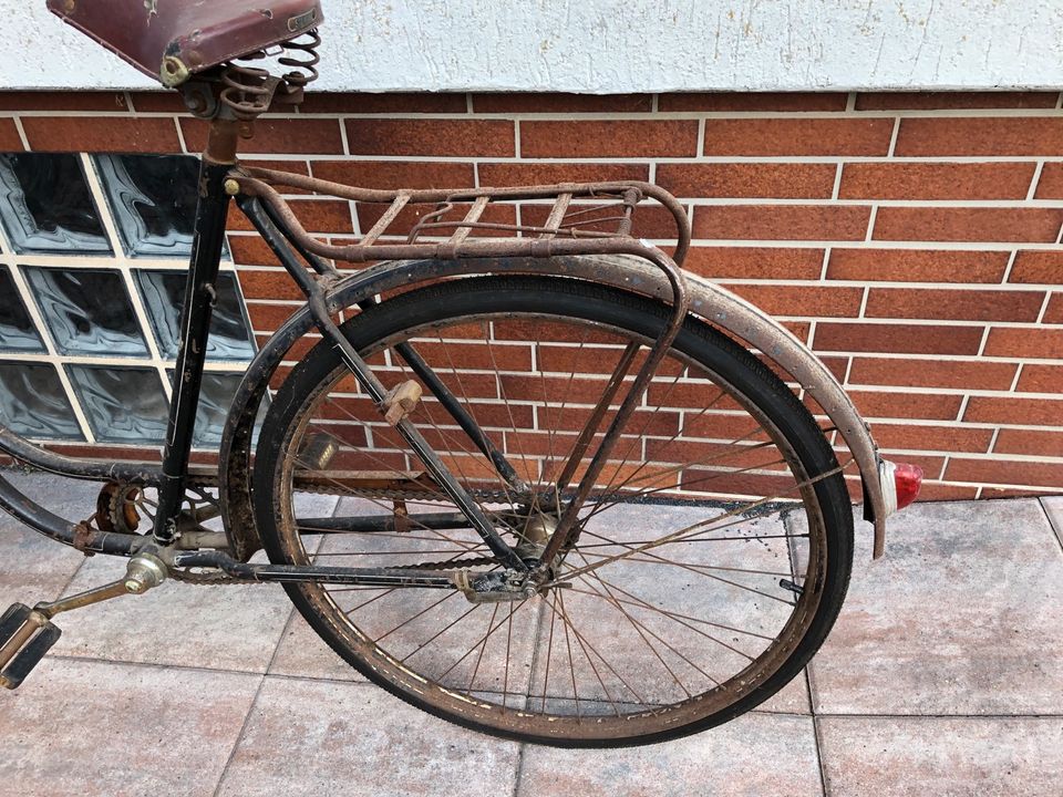 28 Zoll Damenrad Standard Stempelbremse Rost Retro Fahrrad in Bockenem