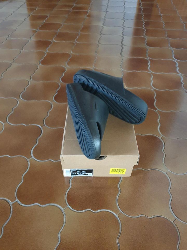 Nike Calm Slide Badeschuhe, Größe 42,5, schwarz, neuwertig in Groß-Umstadt