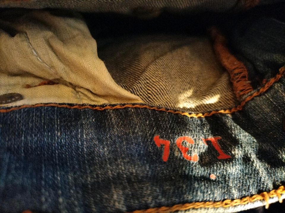 Esprit Jeans Größe 40/42 W29 / L34 in Belm