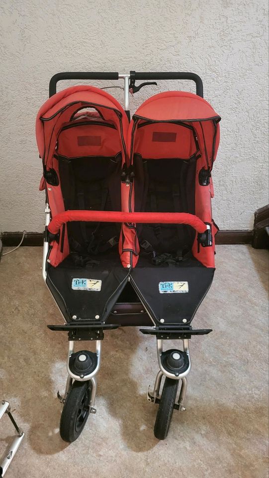 Zwillinge Geschwister kinderwagen in Sonneberg