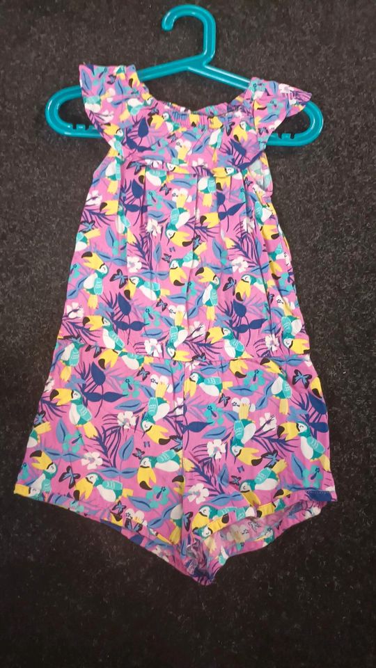 Mädchen Sommer 122 128 Kleid Tshirt Schlafanzug Jumpsuit Capri in Neuenkirchen