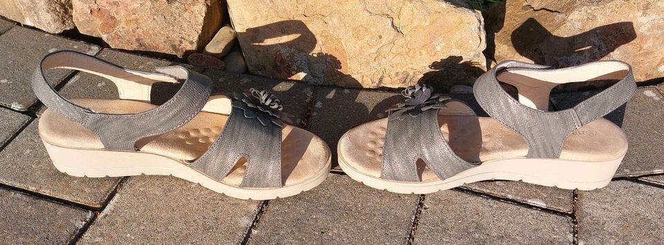 Sandalen Sandaletten Größe 40 wie neu naturella in Bad Soden-Salmünster