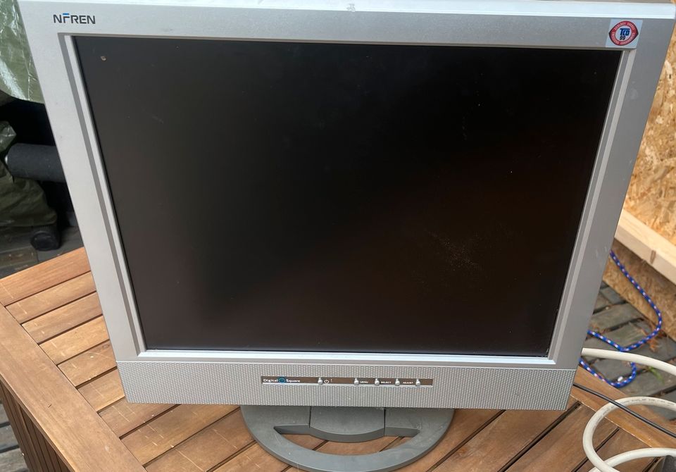 VGA Monitor 19“ Zoll Computer Monitor LCD in Coswig