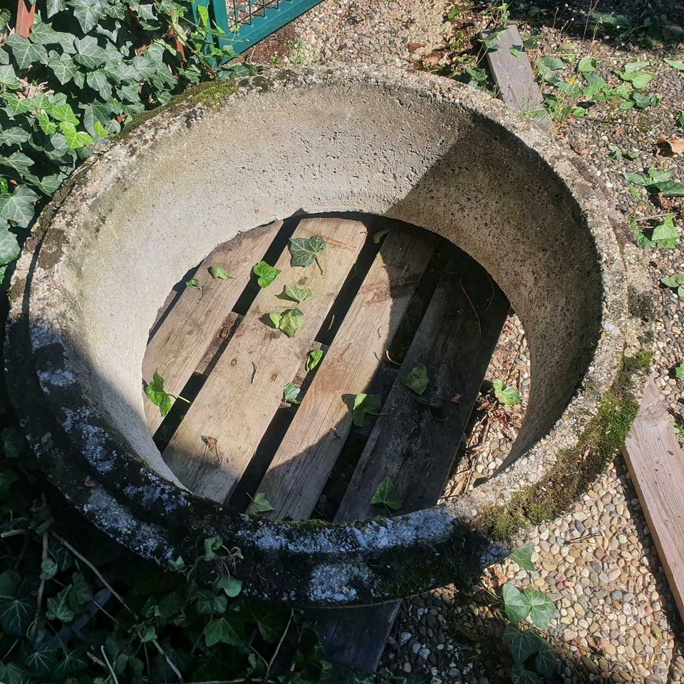 Pflanzkübel rund aus Stein in Reutlingen