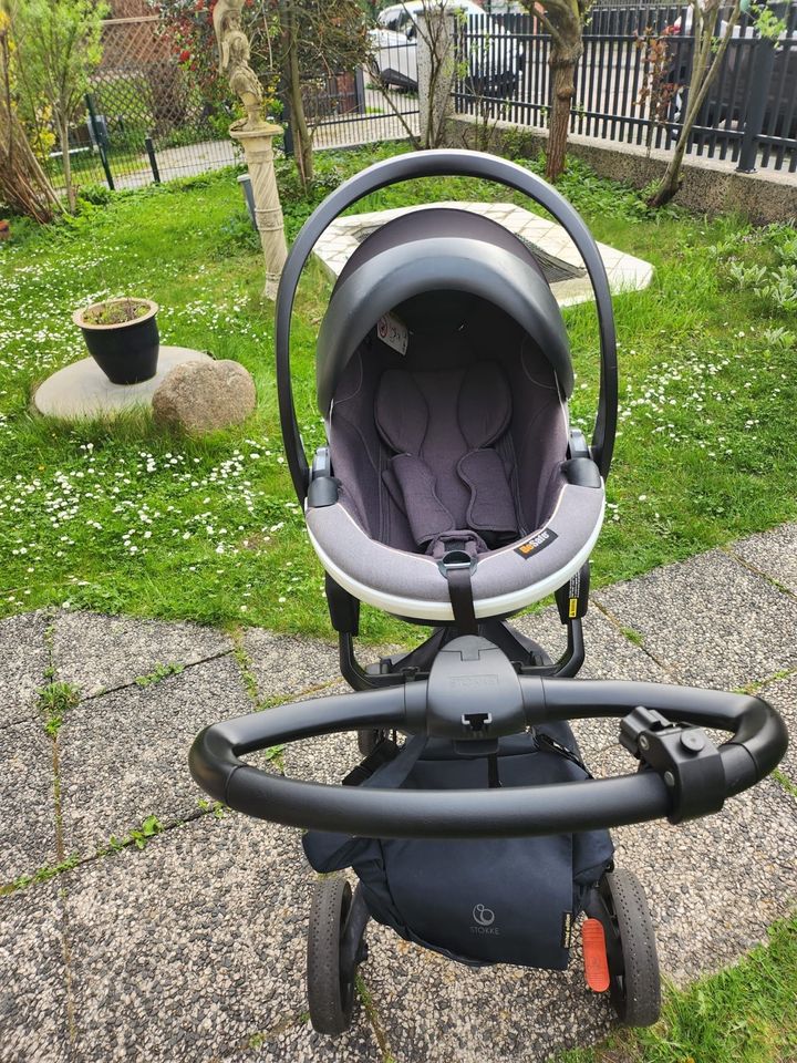 Stokke Kinderwagen und Maxi Cosi und Zubehör wie NEU in Berlin