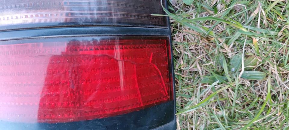 Schwarz rot Rückleuchten VW Passat 35i B3 used look in Langewiesen